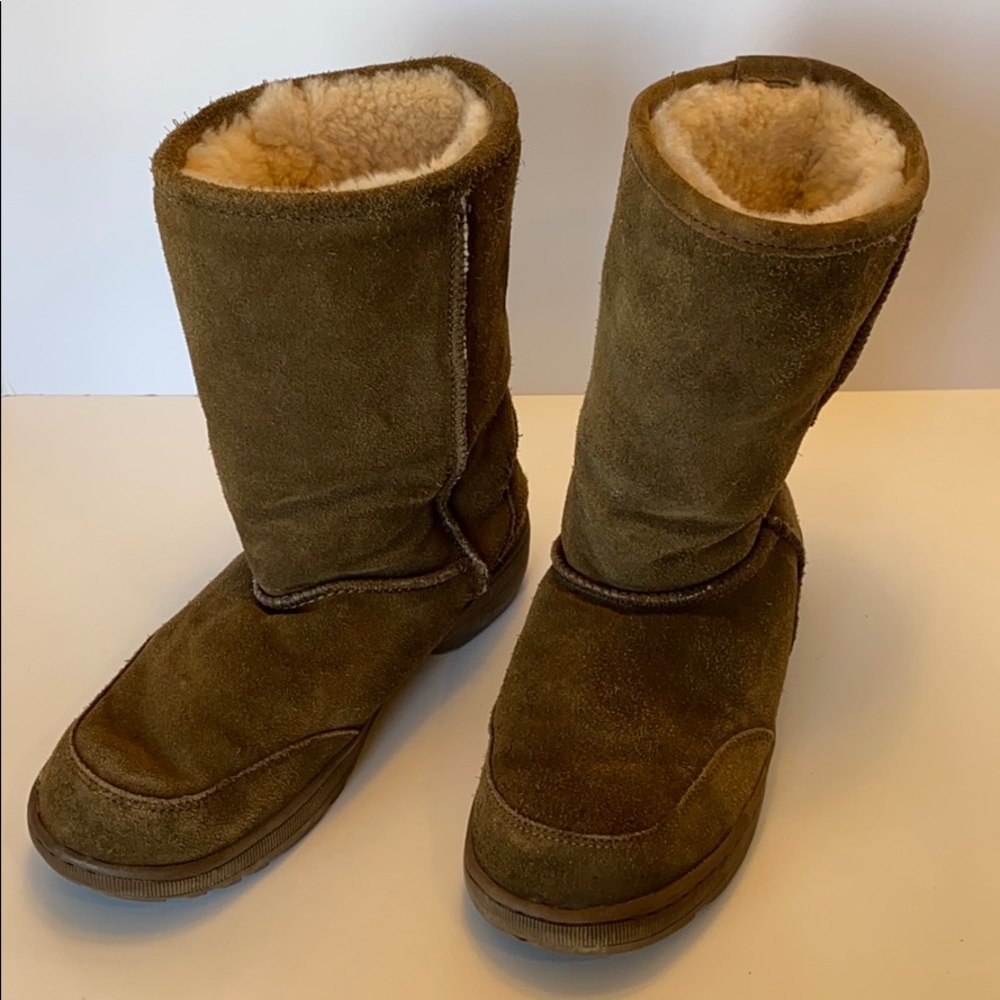 BearPaw Meadow Short Boots in Brown Suede (Size 9)